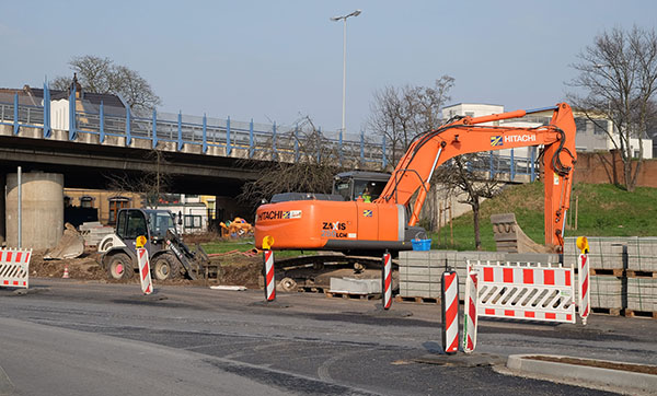 Die Arbeiter haben das letzte Baufeld am Sandkauler Weg in Angriff genommen. Dadurch hat sich die Verkehrslage in der Innenstadt entspannt.