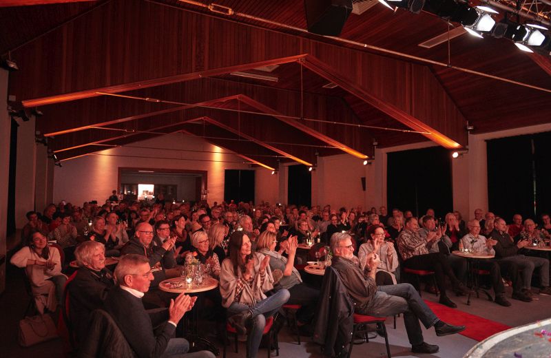 Sarah Hakenberg in der Hachenburger Stadthalle. Foto: Matthias Ketz