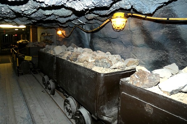 Schaustollen im Bergbaumuseum Herdorf/Sassenroth - Abtransport des Abraums