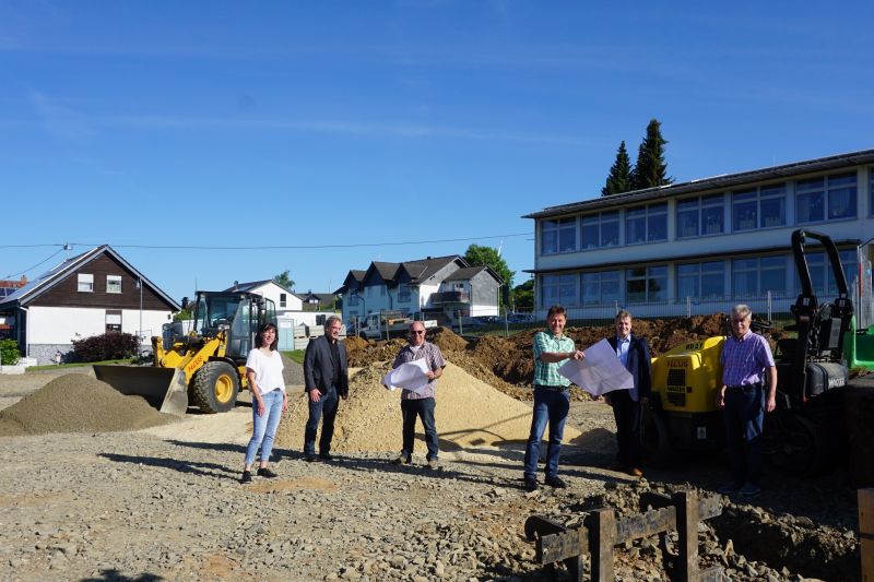 Die Baumanahme fr das Multifunktionsspielfeld der Schellenbergschule ist in Gang. Foto: VG Rennerod 