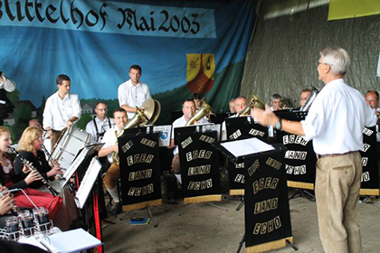 Scheunenfest in Mittelhof-Steckenstein: Zwei Tage lang gibt es ein buntes Programm aus musikalischer Unterhaltung und kulinarischen Leckerbissen. (Foto: Archiv AK-Kurier)