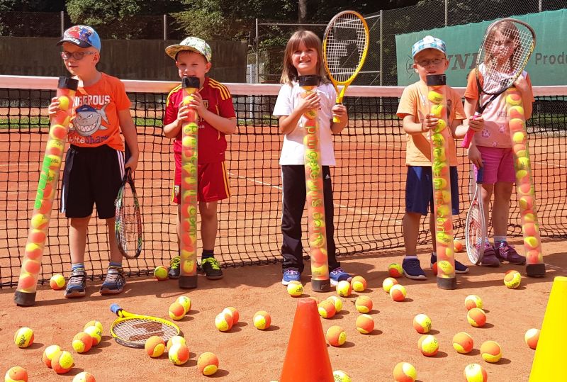 Waren wieder mit Eifer bei der Sache, die Vorschulkinder der Kindertagessttte Villa Kunterbunt (Steimel) beim Schnuppertennis auf der Anlage des TC Steimel. Foto: TC Steimel