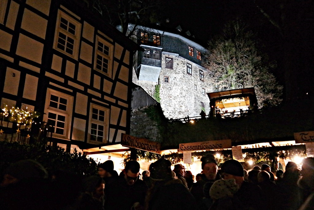Der Schönsteiner Weihnachtsmarkt (Foto: Regina Steinhauer)
