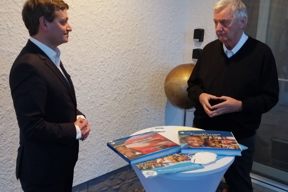 Gast in Kroppach bei Reiner Meutsch, dem Grnder der Stiftung Fly&Help, war Christian Baldauf (links), der als Spitzenkandidat der CDU in die Wahl zum rheinland-pflzischen Landtag am 14. Mrz geht. (Foto: vh) 