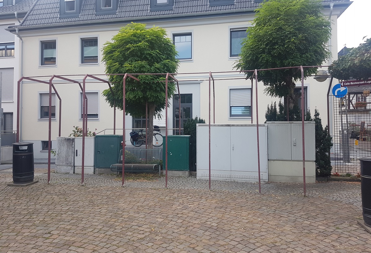 Alter Schulplatz an der Hauptstrae, Ecke Schmiedgasse (Foto: SPD Bad Hnningen)