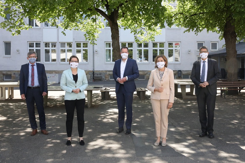 Gemeinsame Verantwortung fr sicheren Schulstart: Landesregierung und Kommunale Spitzenverbnde (Foto: Staatskanzlei RLP/Sell)