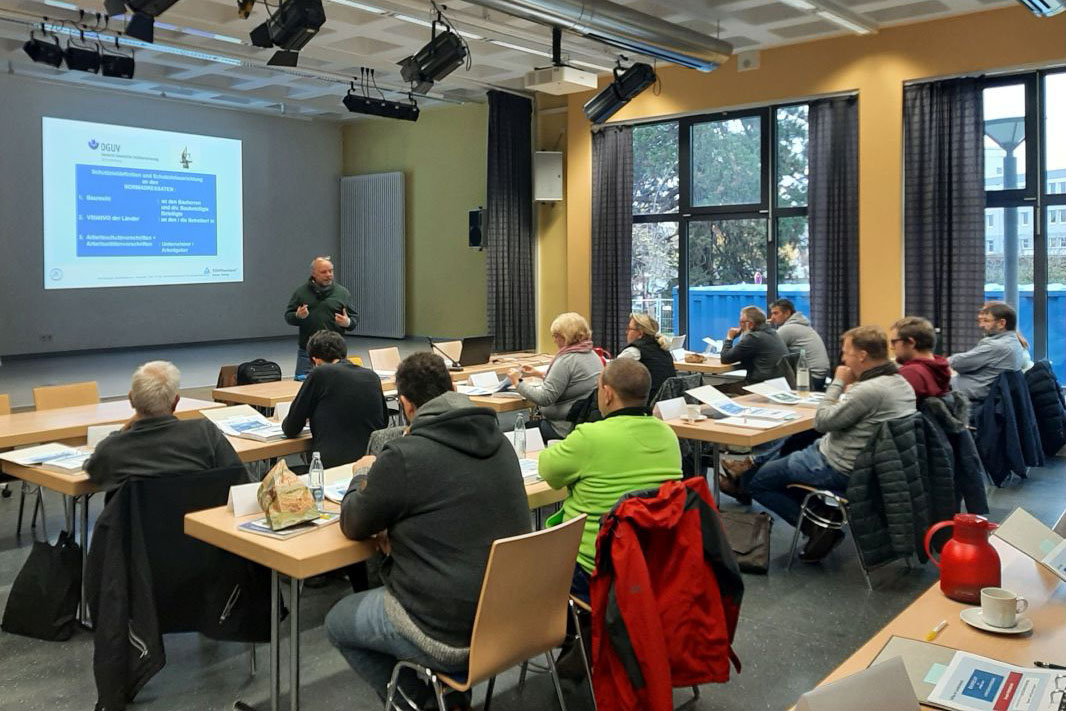 Interessierte Vereinsvertreter werden als Sachkundige Aufsichtsperson in Versammlungssttten geschult. Foto: Pressebro der Stadt Neuwied