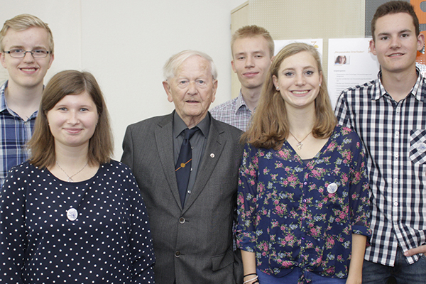 Das Foto anbei zeigt Heinz Schwarz beim Tag der Offenen Tr der CDU Rheinland-Pfalz im August 2017 mit der Schler Union Rheinland-Pfalz. Foto: CDU