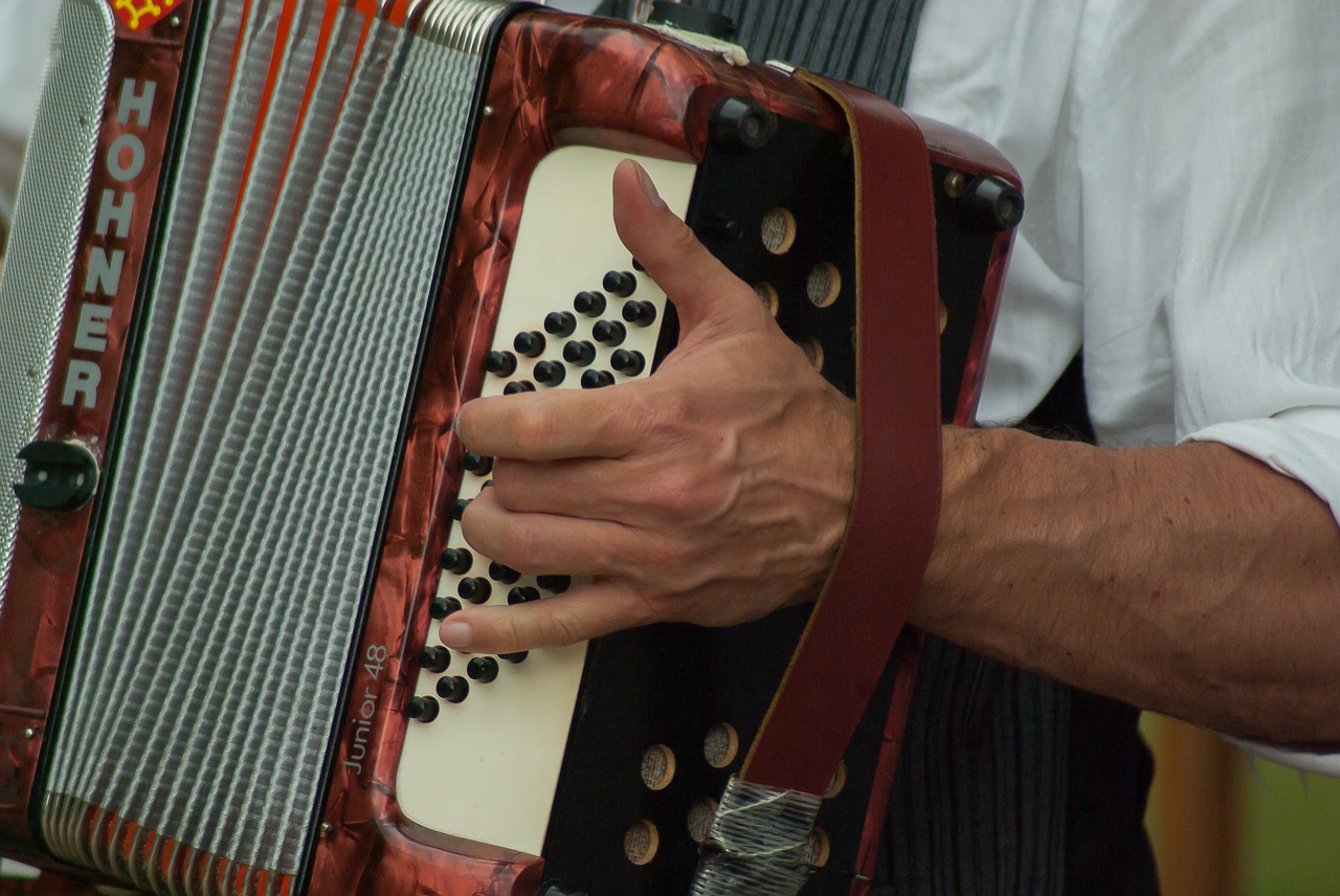 "Folk meets Klezmer" im Roten Haus Seelbach 