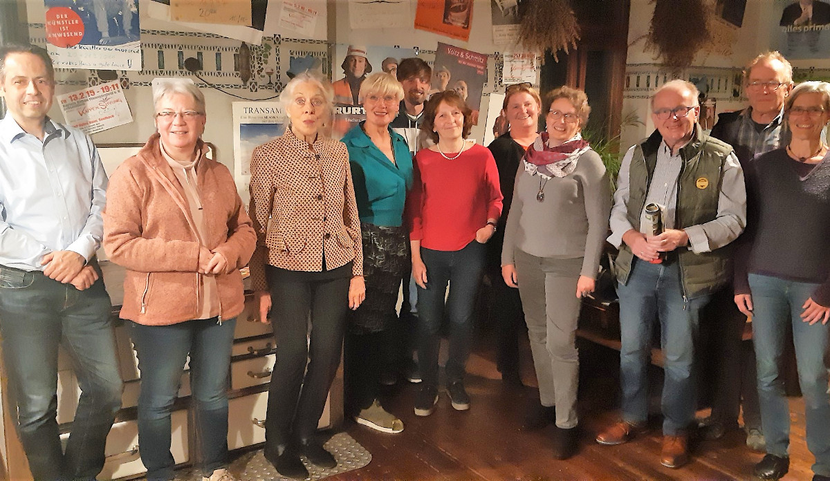 Die Teilnehmer des dritten Runden Kulturtischs im Roten Haus in Seelbach.
(Foto: Verbandsgemeindeverwaltung)
