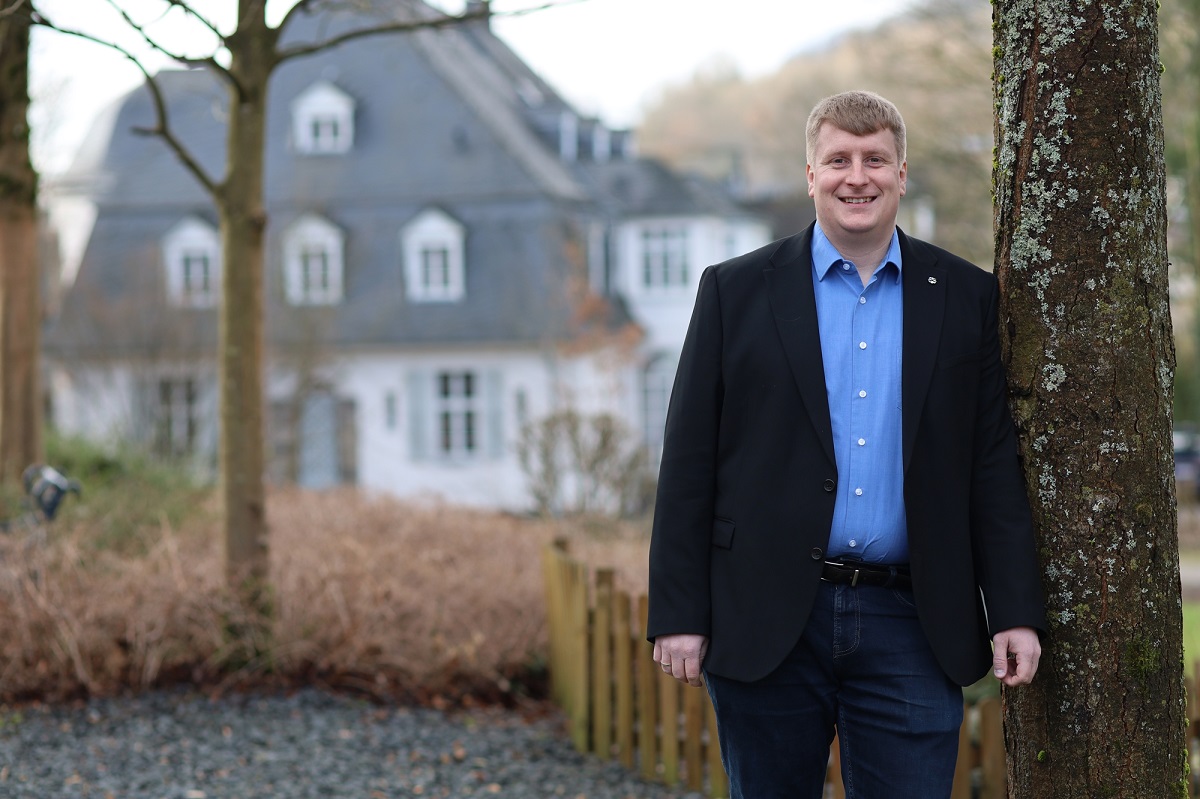 Pfarrer Manuel Fetthauer ist neuer evangelischer Klinikseelsorger in Dernbach, Selters und Montabaur. (Foto: Sabine Hammann-Gonschorek)