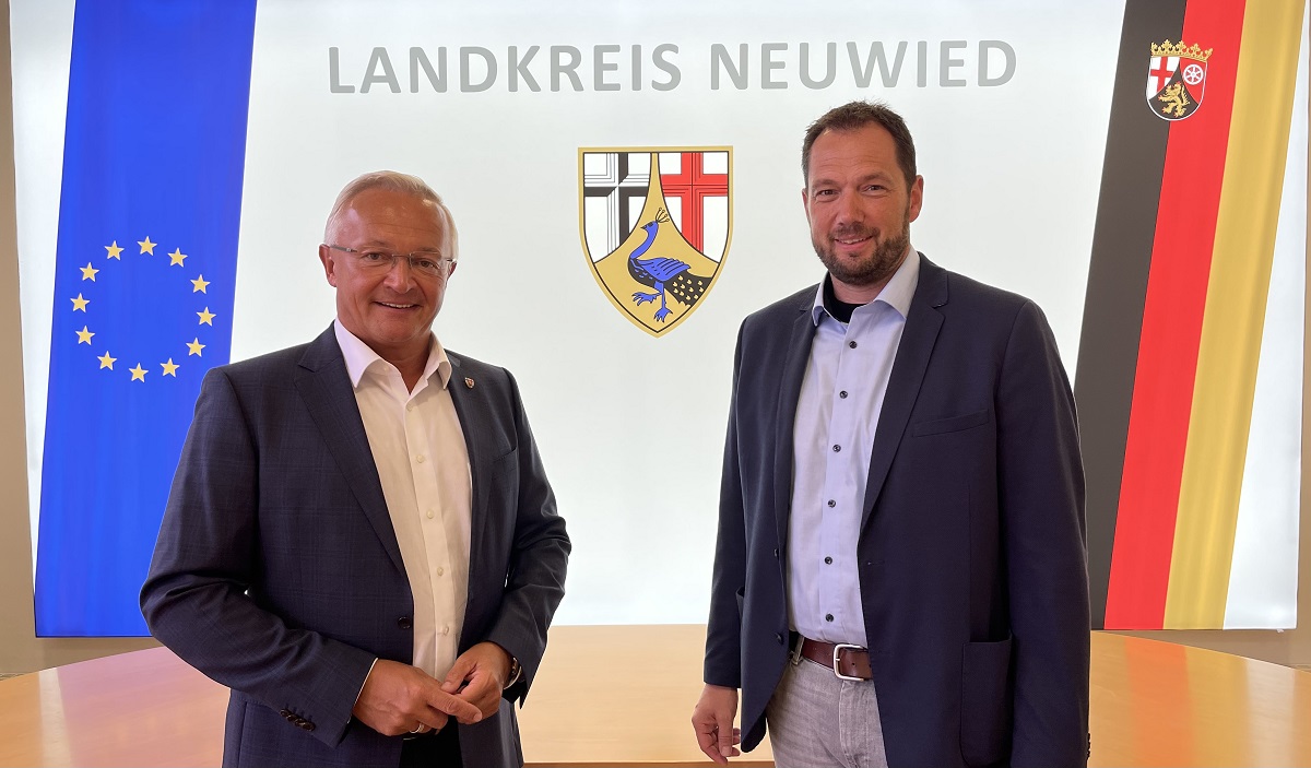 V.l.: Landrat Achim Hallerbach empfing den neuen Brgermeister der VG Dierdorf Manuel Seiler im Neuwieder Kreishaus. (Foto: privat)