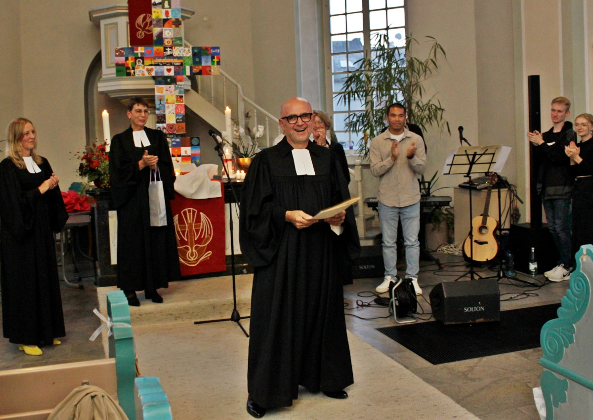 Pfarrer Werner Schleifenbaum hat sich aus dem aktiven Dienst verabschiedet. (Fotos: Evangelisches Dekanat Westerwald)