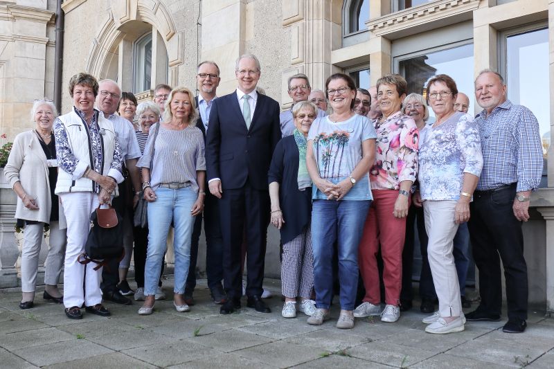 Gruppenfoto auf dem Balkon des Hannoverschen Rathauses. Foto: privat