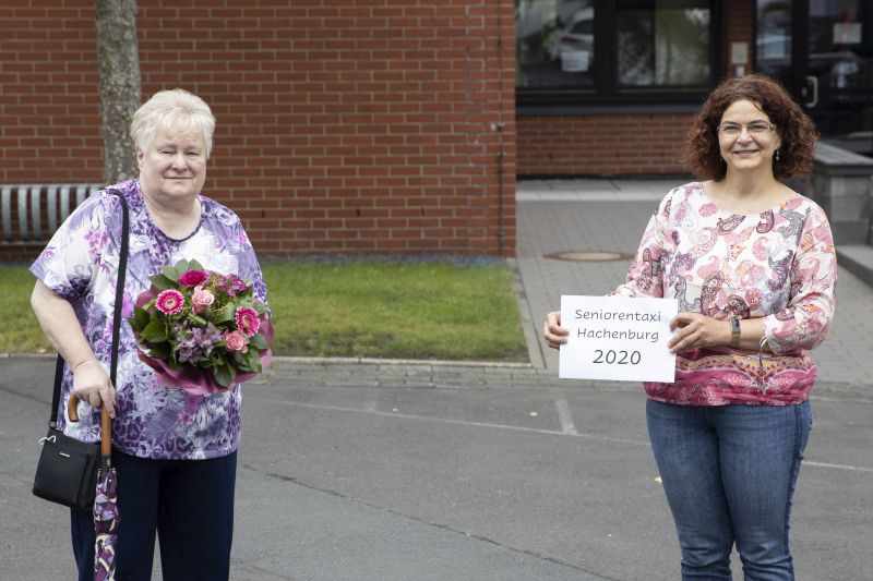 Christa Heider als 2020ste Nutzerin des Senioren- und Jugendtaxis begrt