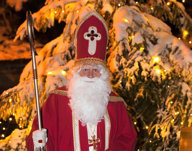 Vorweihnachtlicher Nachmittag der Seniorenakademie mit buntem Programm