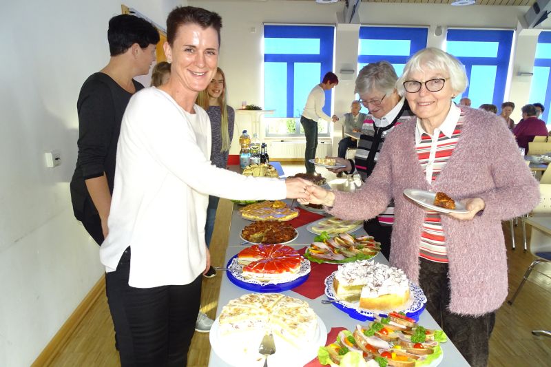 Ein Augenschmaus  die Auswahl an selbst gebackenem Kuchen. Fotos: Willi Simon