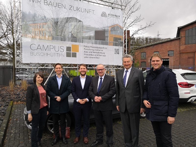 Auf eine gute Zusammenarbeit freuen sich (von links) Jennifer Kothe, Dr. Johannes Wagner, Prof. Peter Burggrf, Landrat Dr. Peter Enders, Axel E. Barten und Lars Kober. (Foto: Wirtschaftsfrderung Kreis Altenkirchen.) Foto: KV Altenkirchen
