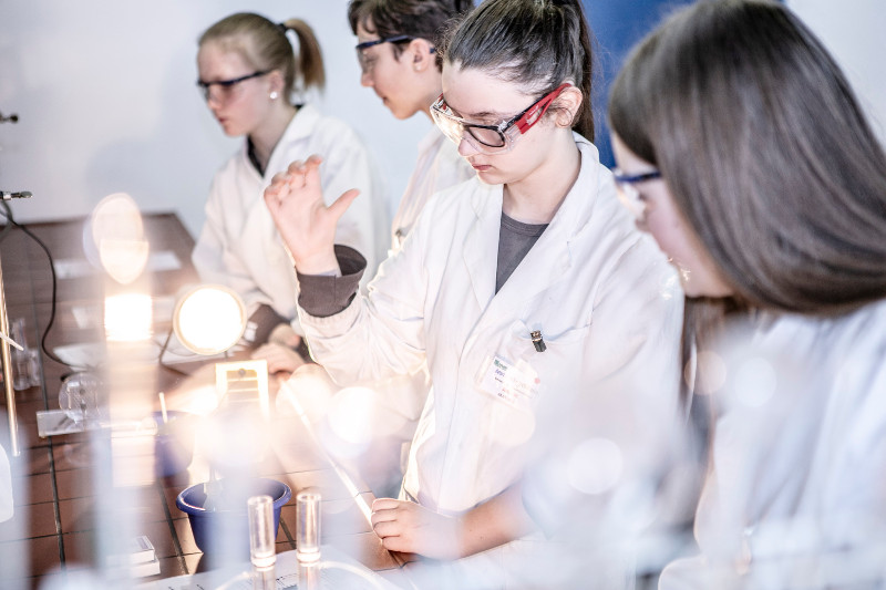 Die Uni Siegen bietet Jungs und Mdchen die Chance, abseits von Geschlechterklischees in Studiengnge hineinzuschnuppern. Foto: Uni Siegen