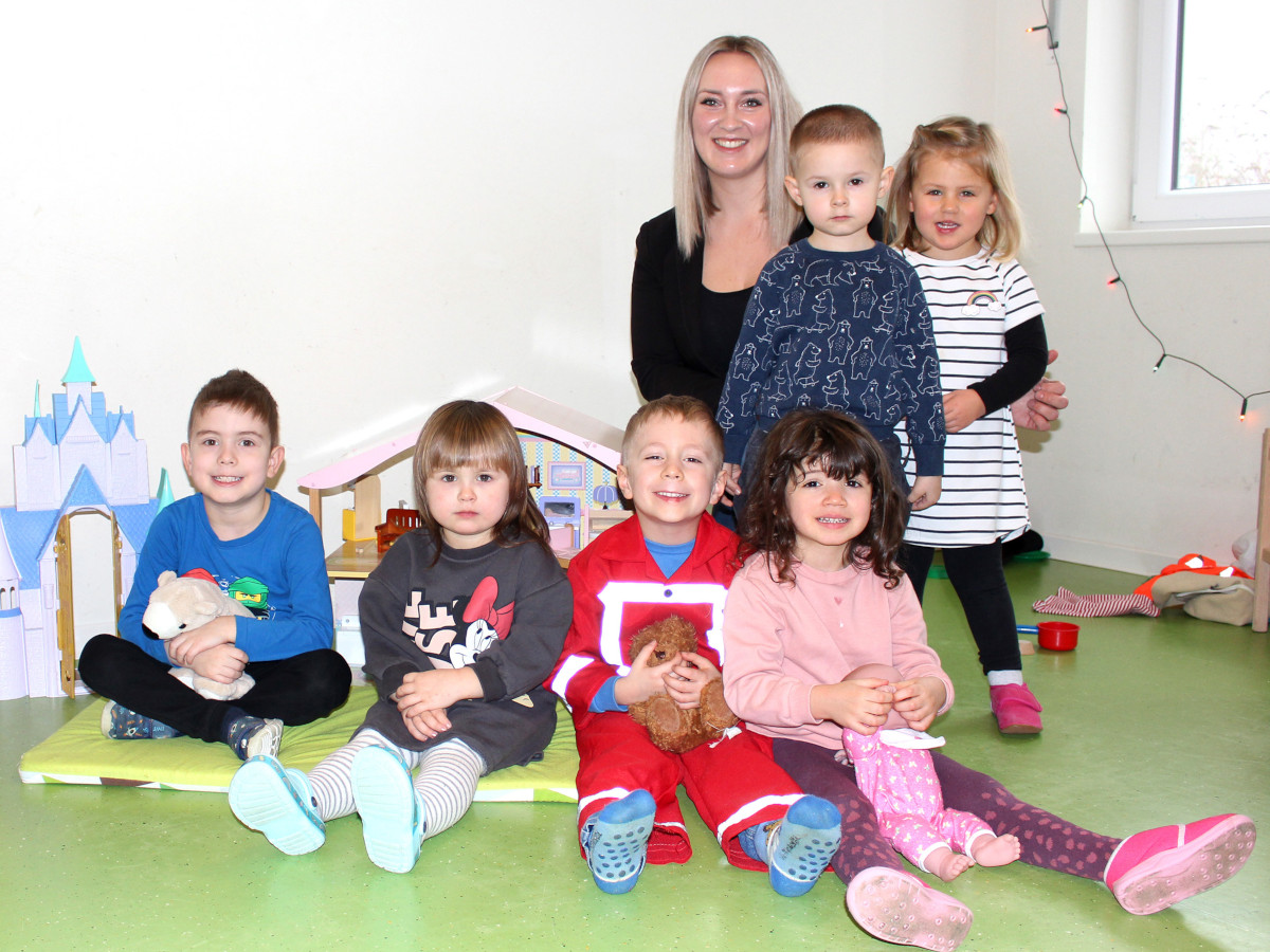 Freudig zurck an ihrem Arbeitsplatz ist Marina Wiele, die nach ihrer Elternzeit die Siegener Kita Kinder(t)rume mit Familienzentrum wieder leitet. (Foto: Privat)