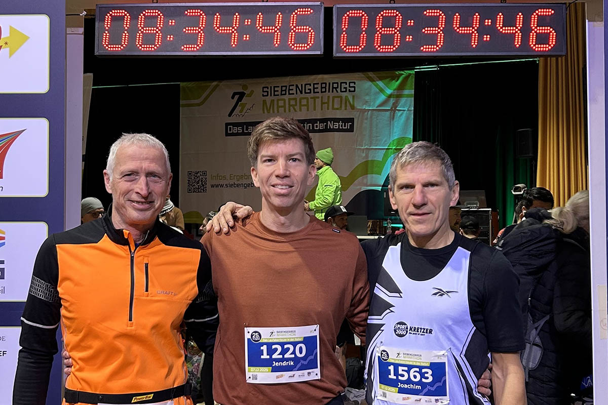 LT Puderbach Trio erfolgreich beim Siebengebirgs-HM in Bad Honnef, von links: J�rg Dittrich, Jendrik Gra� und Joachim Best. Foto: Lauftreff
