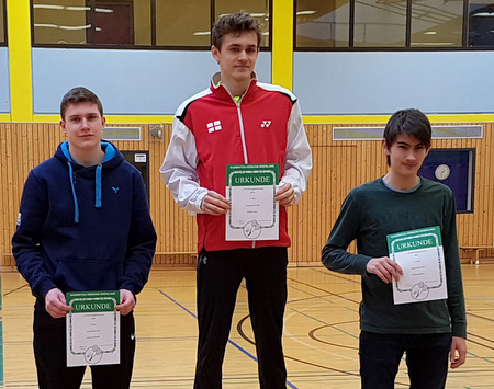 Nils Schnborn (rechts) vom BC Smash Betzdorf belegte beim Vergleichsturnier des Badminton-Verbandes Rheinland im Februar Platz 3 im Einzel U19. Am Wochenende in Betzdorf will er daran anknpfen. (BC Smash Betzdorf)