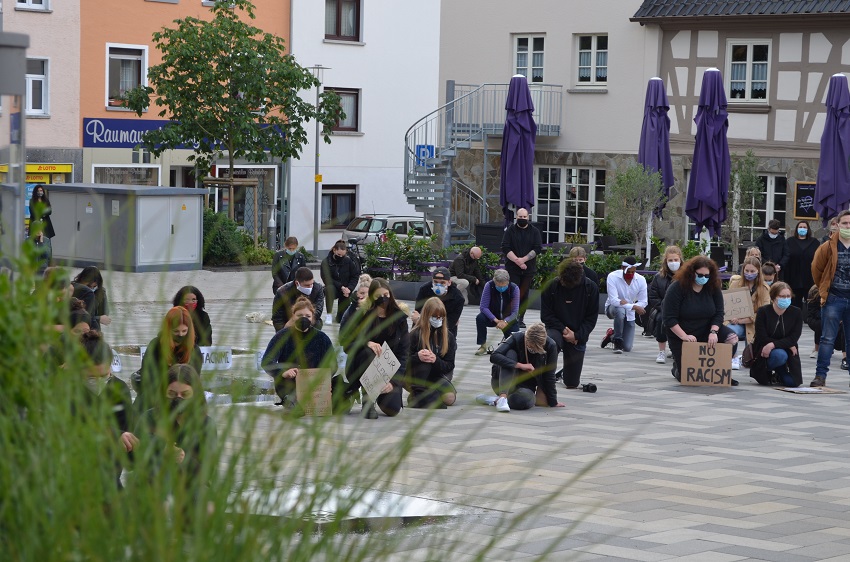 Solidaritt gegen Rassismus beim Silent Protest in Altenkirchen. (Fotos: Veranstalter)