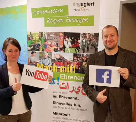 Ehrenamtskoordinatorin Andrea Rohrbach und Dirk Schweitzer von der Kreisverwaltung freuen sich ber das Social-Media-Fortbildungs-Angebot fr ehrenamtlich Aktive am 8. Mrz in Altenkirchen. (Foto: Kreisverwaltung Altenkirchen) 