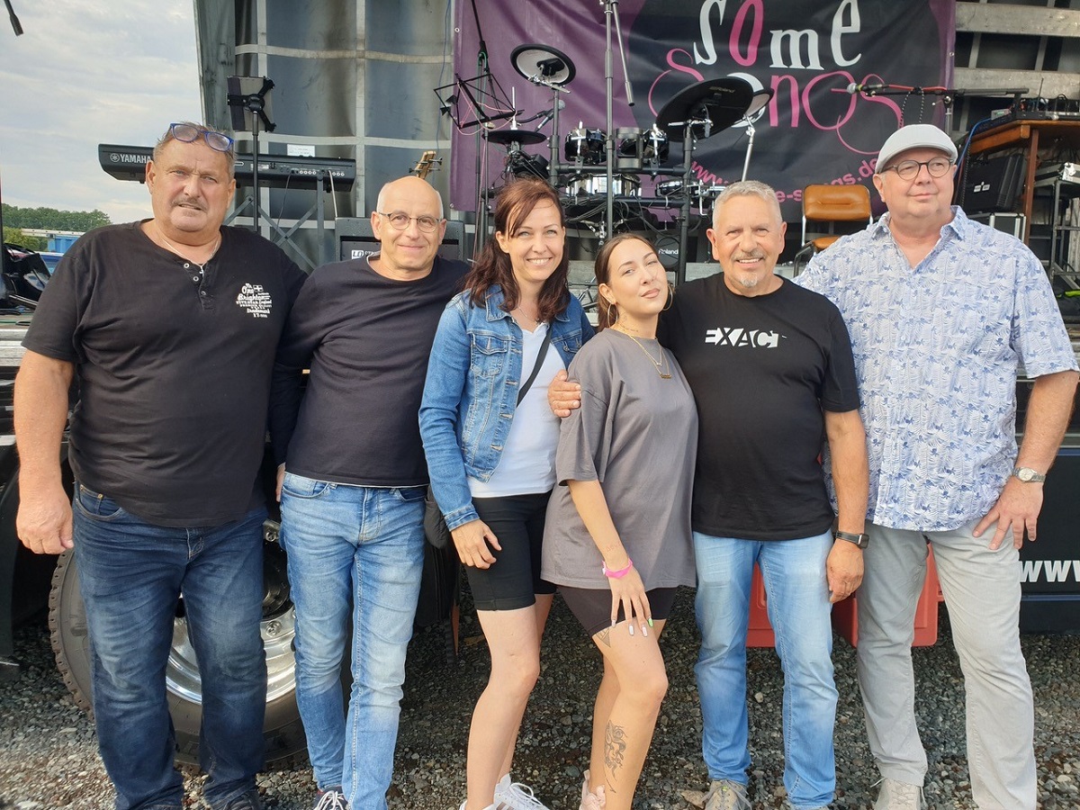 "Somesongs" tritt dieses Mal mit der neuen Sngerin Jessie auf. (Foto: Uli Altrichter)