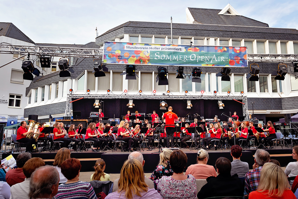 Sommer Open Air: Choryfeen aus Staudt zusammen mit dem Musikverein Holler