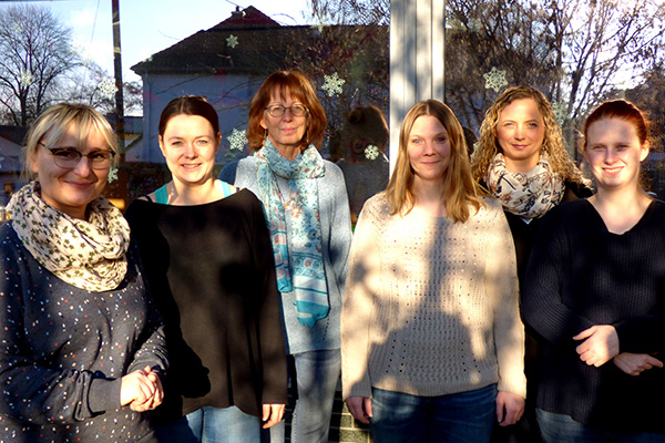 Nach der Wahl prsentiert sich der Vorstand des Frdervereins mit Peggy Langenstein, Veronika Regehr, Anne Reif, Ina Wieczorek-Peters, Christina Spies und Anna Backhausen (von links). Foto: Hans Hartenfels