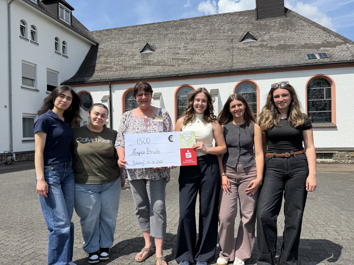Spenden�bergabe (Foto: Hospiz Kloster Bruche)