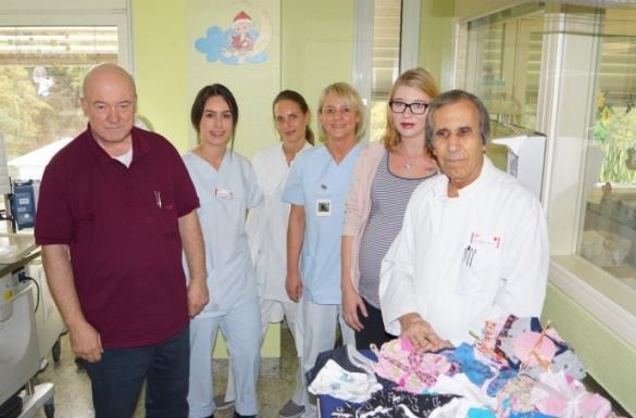 Von links: Alexander Oberhollenzer (Oberarzt), Sr. Johanna Weyer (Kinderkrankenschwester), Clara Deibert (Stationsrztin), Sr. Claudia Stark (Kinderkrankenschwester) Anja Anderson (Freundeskreis Ein Herz fr kleine Kmpfer) und Dr. med. Salem El-Hamid (Chefarzt der Kinderabteilung). (Foto: DRK Krankenhaus Kirchen)