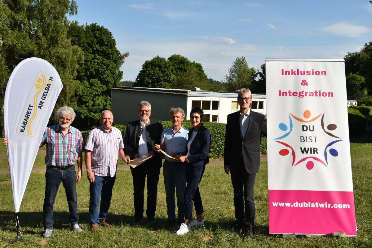Freuten sich gemeinsam ber die bereitgestellten Spenden fr zwei wichtige soziale Einrichtungen: Uli Schmidt, Karl Ortseifen, Michael Nagel, Michael Haberstock, Michaela Schmidt und Jrg Blaum. (Foto: Judith Haberstock)