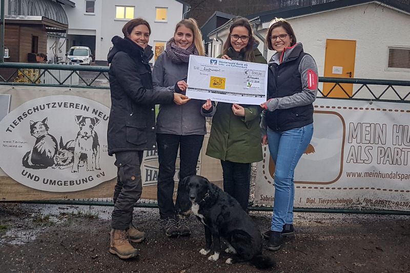 Sabrina Steger (1. Vorsitzende), Elena Hertle (Tierpflegerin), Julia Dietz (NaBrHo GmbH), Verena Hoffmann (Geschftsfhrerin NaBrHo GmbH). Foto: privat