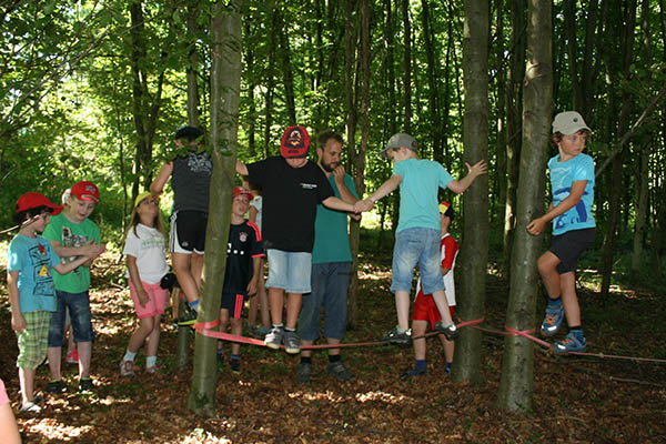 Spannende Spiele fr Kinder in Wald und Flur  