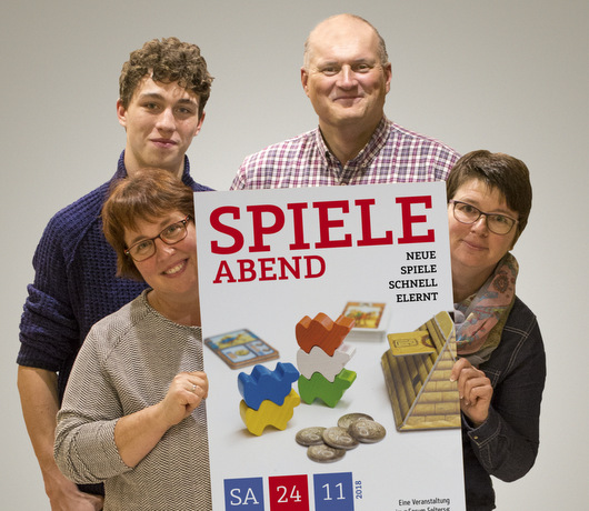 Mitglieder des Vorbereitungskreises laden zum Spieleabend ein. (Foto: Stadt Selters)