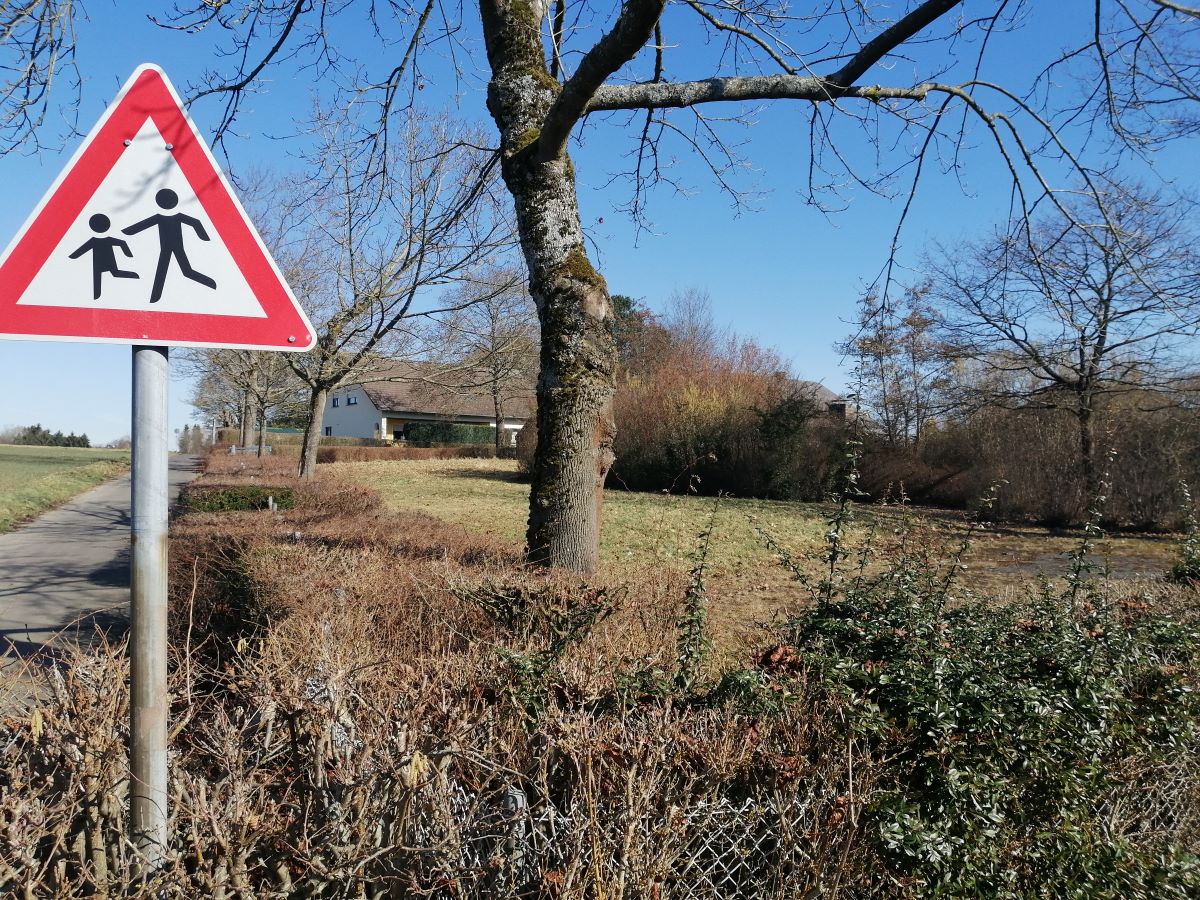 Noch herrscht "Tristesse pur": Der Spielplatz "Auf dem Eichelchen" ist stillgelegt und hofft auf eine Wiederbelebung. (Foto: vh)