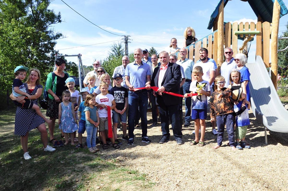 Neuer Spielplatz in Neitersen wurde offiziell eröffnet
