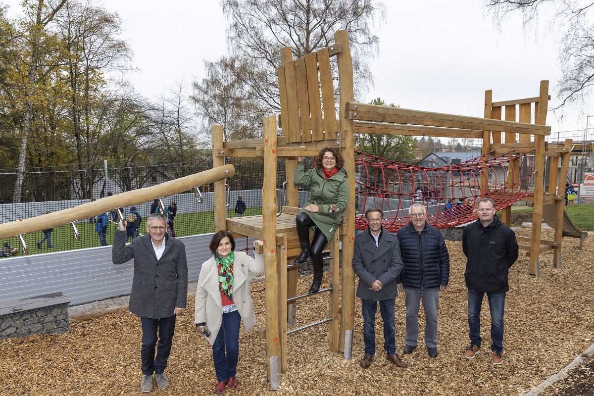 Die Grundschule Robach erhielt ein neues Auengelnde. (Foto: Rder-Moldenhauer)