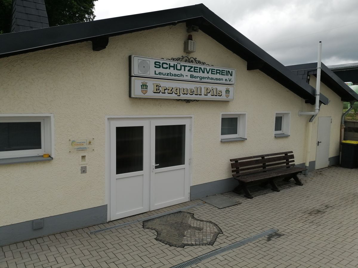 Das Schtzenhaus in Altenkirchen-Leuzbach war der Treffpunkt fr die Mitglieder des Sportausschusses des Kreistages. (Foto: vh)