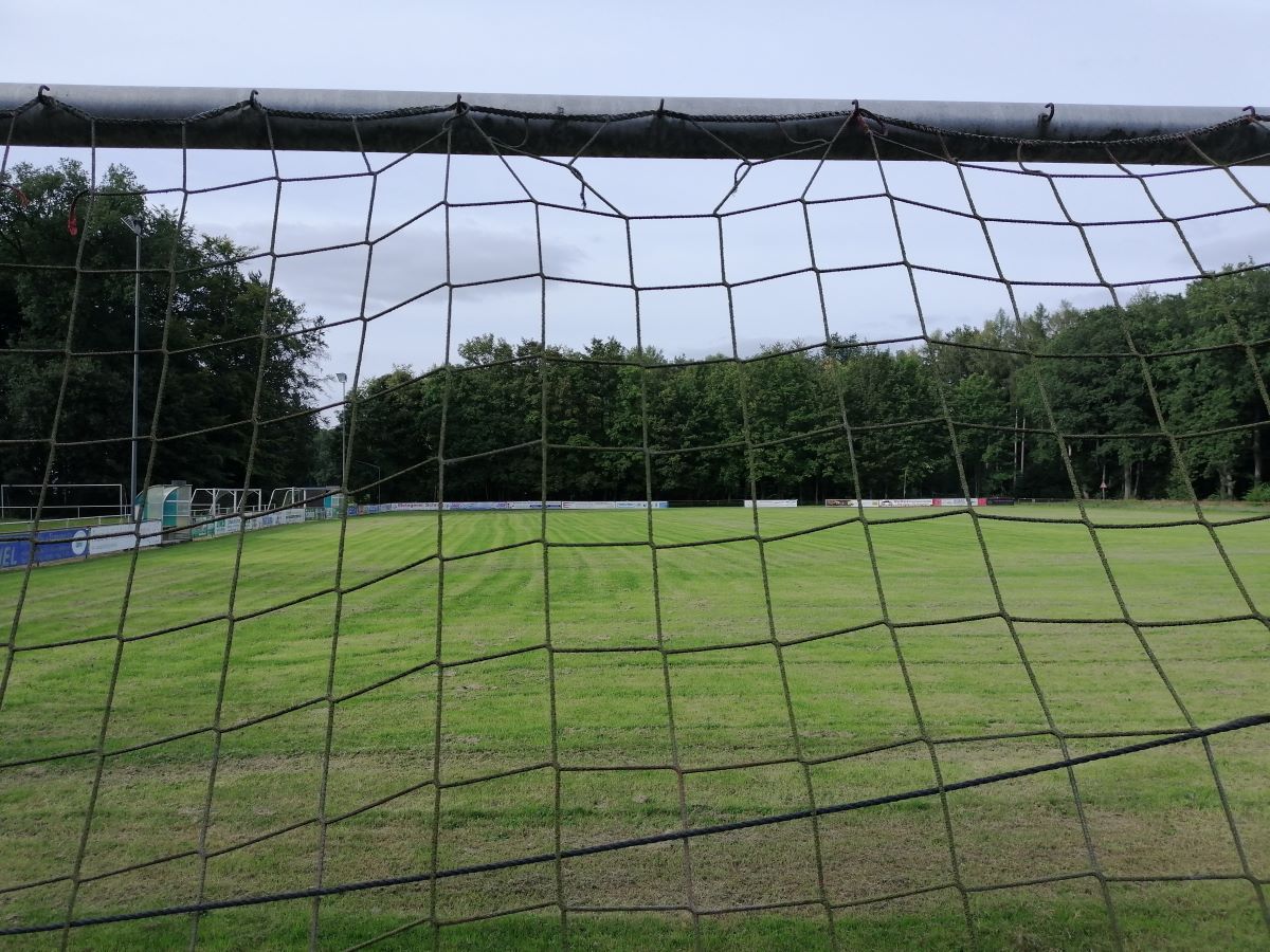 Wenn die Sanierung beginnt, ist es mit der Ruhe auf dem Rasenspielfeld in der Nhe von Berod vorbei. (Foto: vh)