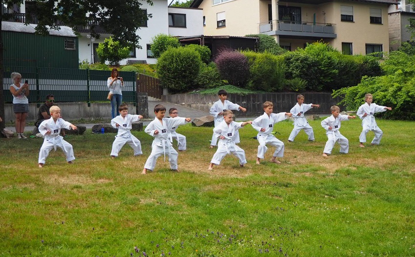 Die fleißigen Prüflinge (Fotos: Sporting Taekwondo)