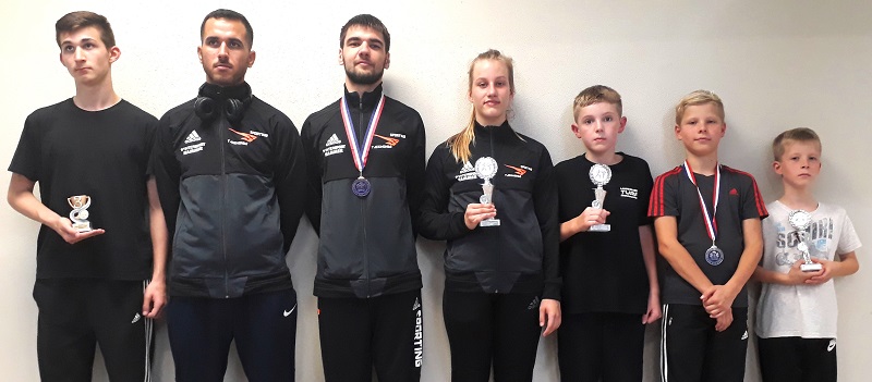 Mit den wenigen Startern belegte Sporting-Taekwondo letztlich positiv berraschend den 4. Platz in der Mannschaftswertung. (Fotos: Sporting Taekwondo)