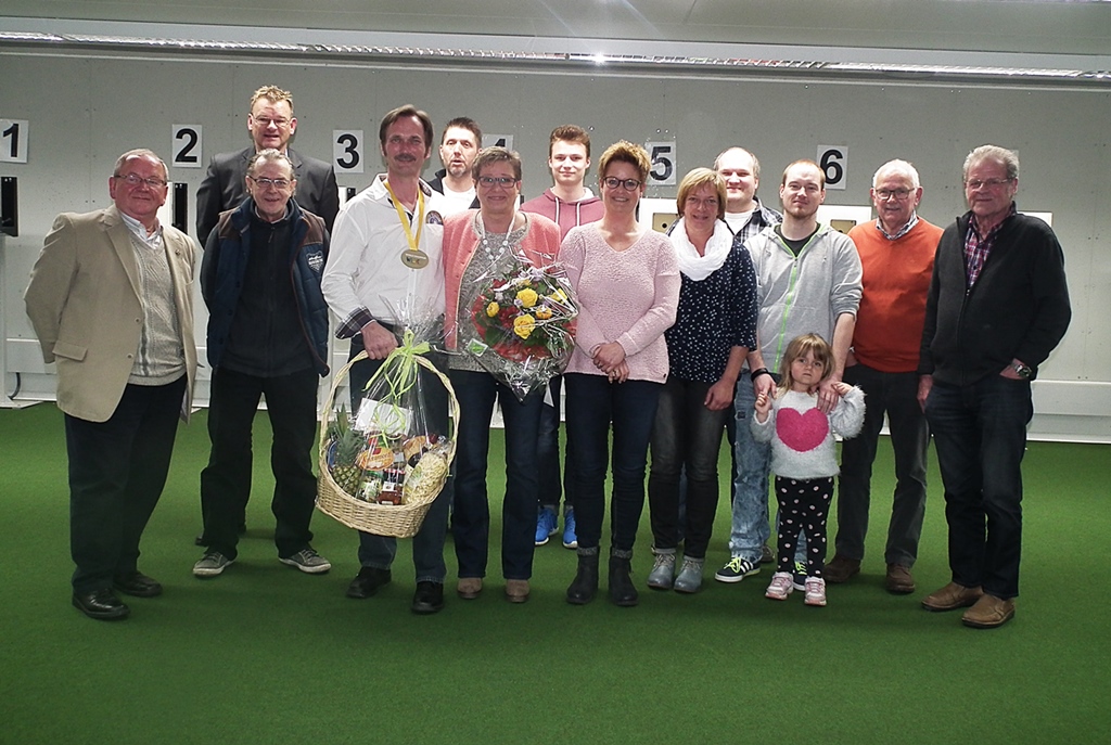 Die Wissener Sportschtzen wurden fr ihre Leistungen im vergangenen Jahr geehrt. Foto: Regina Steinhauer 