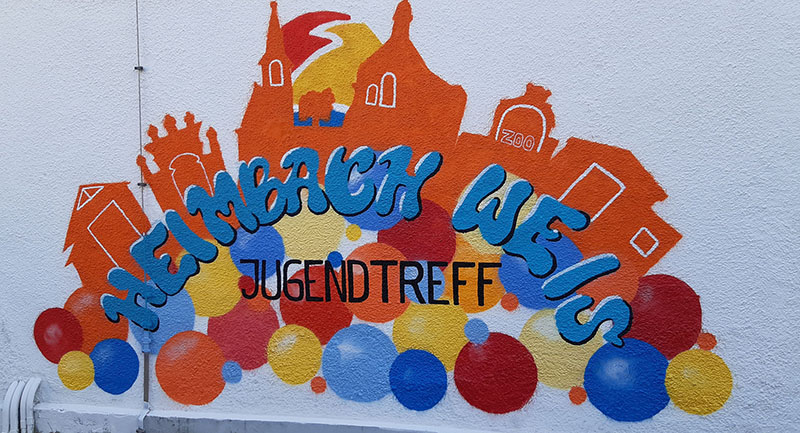 Junge Graffiti-Knstler gestalten Auenwnde des Jugendtreffs 