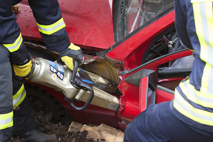 Die Feuerwehr musste die Insassen befreien. Symbolfoto