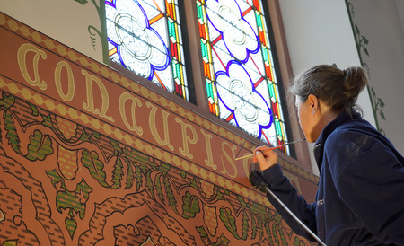 Das Spruchband in der Pfarrkirche St. Laurentius Nentershausen wurde mittlerweile von einer Fachfirma mit den fehlenden Psalmen gefllt. (Foto: Alfred Lenz)