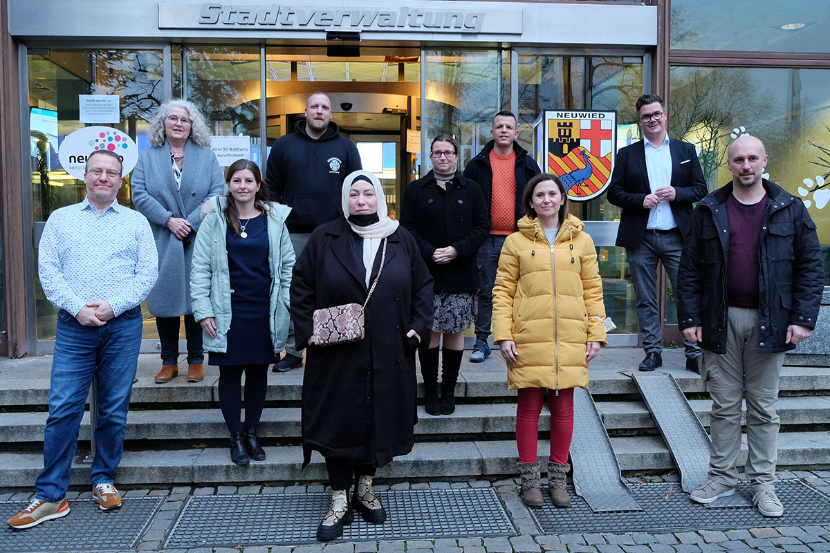 Der neu gegrndete Stadt-Elternausschuss (StEA) traf sich im Verwaltungshochhaus mit Brgermeister Peter Jung, Jugendamtsleiter Bernhard Fuchs und Ulrike Ackermann, der StEA-Ansprechpartnerin im Jugendamt. Foto: Stadt Neuwied