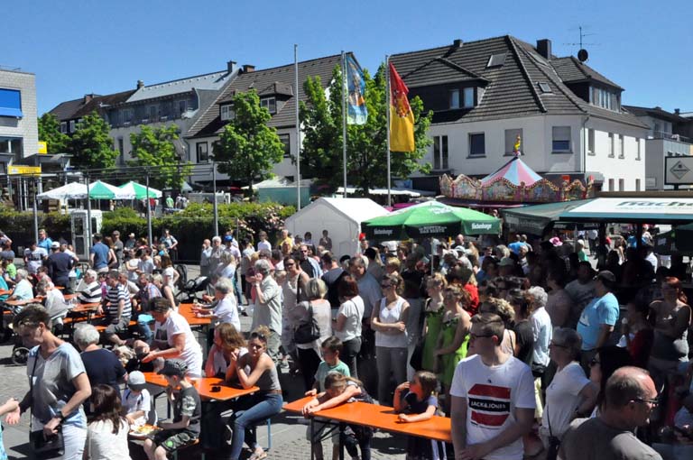 Besucher beim Altenkirchener Stadtfest (Foto: Archiv AK-Kurier/kk)